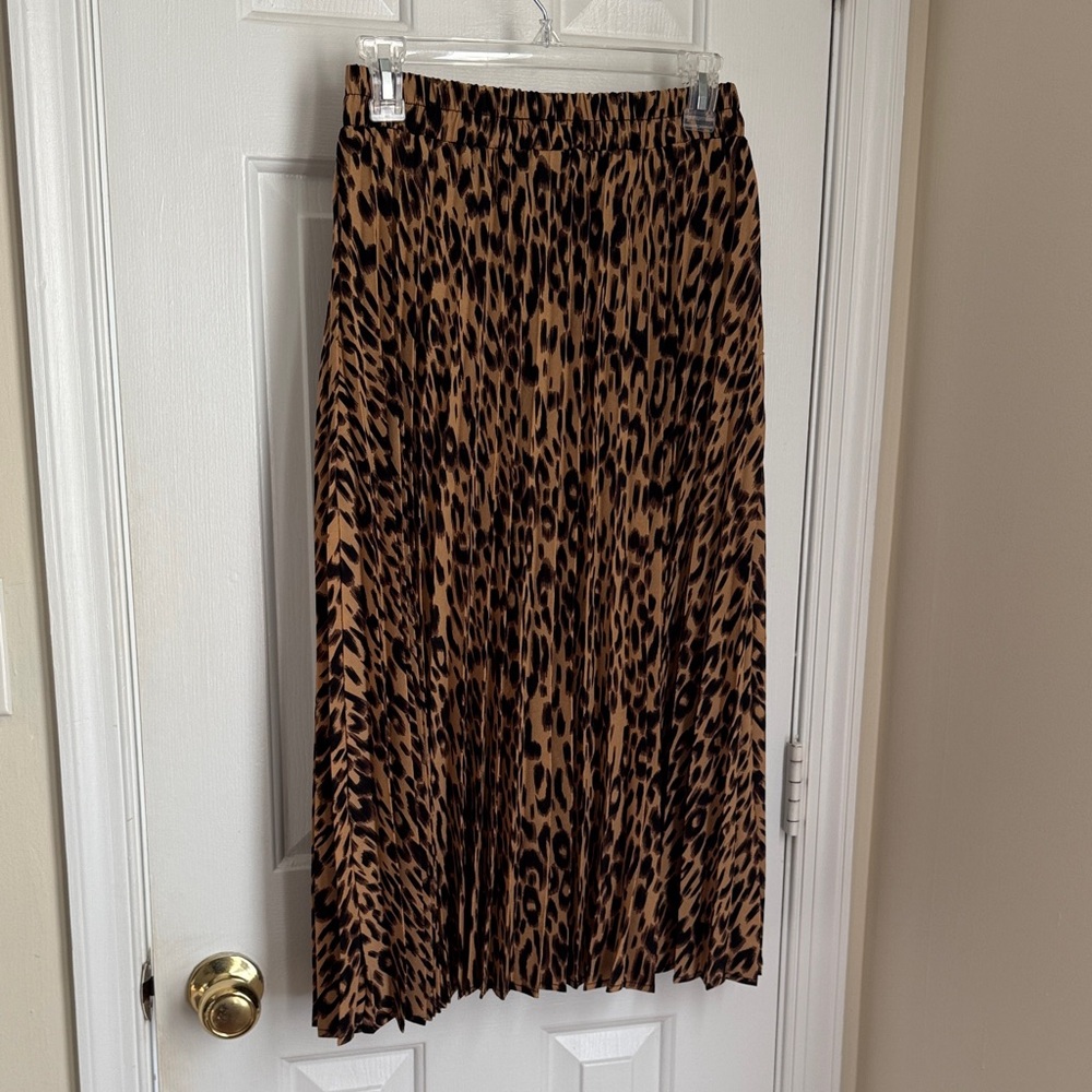 Leopard Print Pleated Skirt
